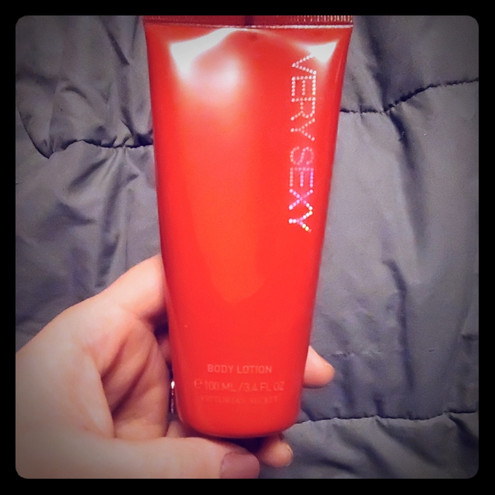 Victoria's Secret Very Sexy Body Lotion New 3.4 oz